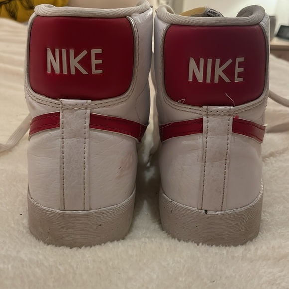Nike Blazers Size US9 red and white in good but used condition - Picture 8 of 8